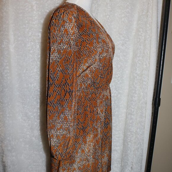 Esley brown dress size small wrap style - Picture 4 of 8